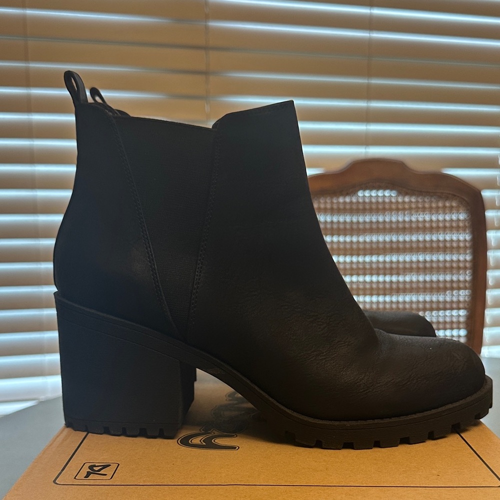 Dirty Laundry Black Ankle Booties